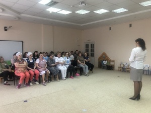 Медицинские работники организовали тематическое мероприятие для сотрудников детского сада «Белоснежка»
