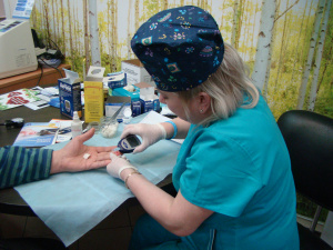 Специалисты учат население управлять своими заболеваниями