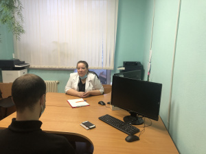 В целях профилактики эмоционального напряжения, связанного с пандемией, медицинские работники Нягани обучают горожан дыхательной гимнастике