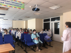  Специалисты учреждения провели для коллег из детской поликлиники тематическую лекцию и экспресс-тестирование на ВИЧ
