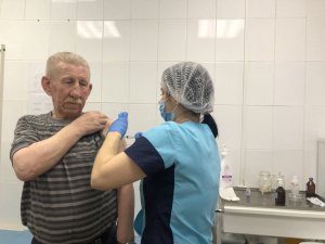 НЕ ЗАБУДЬТЕ ПРОЙТИ РЕВАКЦИНАЦИЮ ПРОТИВ COVID-19