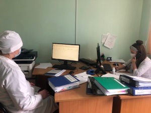 В Няганской городской поликлинике продолжает работу «Горячая линия» по вопросам COVID-19