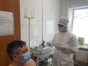 В Нягани стартовала масштабная иммунизация против COVID-19.  В БУ «Няганская городская поликлиника» поступило 2000 доз вакцины «Гам-КОВИД-Вак» (Спутник V)