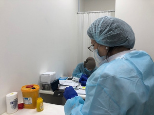 Вакцинация взрослого населения против гриппа, COVID-19 и других инфекционных заболеваний в Нягани проводится в БУ «Няганская городская поликлиника»