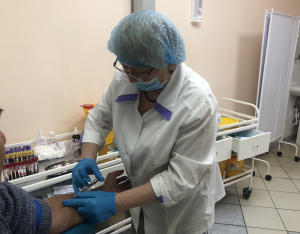Не надеяться на иммунитет, хорошую наследственность и личные убеждения и проходить диспансеризацию ежегодно, невзирая на отсутствие жалоб на здоровье