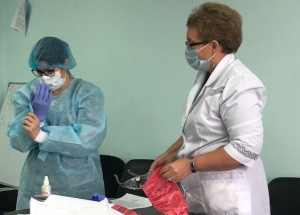 Жителям и гостям Югры вновь рекомендовано носить защитные маски при нахождении в закрытых помещениях, в такси и в общественном транспорте