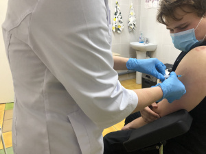 В БУ «Няганская городская поликлиника» продолжается вакцинация против гриппа и коронавирусной инфекции
