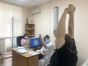 Медицинские работники Нягани обучают горожан дыхательной гимнастике