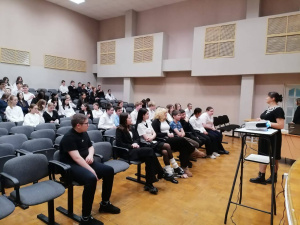 В поселке Талинка старшеклассники и доверенный медицинский психолог обсудили причины распространения ВИЧ и СПИДа  