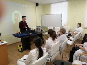    В БУ «Няганская городская поликлиника» состоялось занятие на тему: «Сердечно-легочная реанимация» и «Оказание первой медицинской и доврачебной помощи»