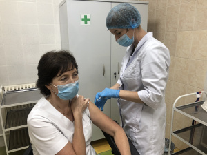 Коллектив Няганской городской поликлиники - в числе передовиков, на собственном примере доказывающих важность иммунизации