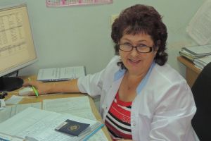 Ах, эта женщина... В окошке регистратуры