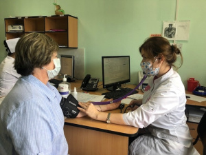 В целях предотвращения распространения простудных заболеваний с 15 декабря 2025 года для сотрудников и пациентов вводится масочный режим