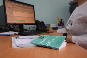 Специалисты службы психологической поддержки учреждения ведут активную работу с пациентами, оказавшимися в тяжелых жизненных ситуациях