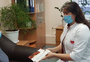 Ежемесячно специалисты службы психологической поддержки взаимодействуют с порядка 100 пациентами