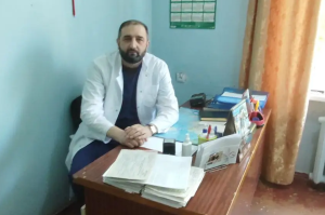 Чингис Магомедов, заведующий отделением первичной медико-санитарной помощи хирургического профиля оказывает медицинскую помощь жителям Макеевки