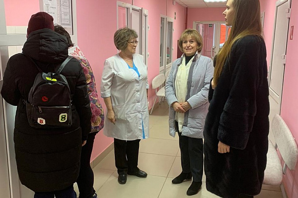 В рамках реализации авторского проекта директора Депздрава ХМАО-Югры Алексея Добровольского «ЮграЛюдиДела»мы рассказываем о ЛУЧШИХ СПЕЦИАЛИСТАХ УЧРЕЖДЕНИЯ   ОТКРЫВАЕТ проект НИНА КОРЮКИНА, старшая медицинская сестра Талинской врачебной амбулатории