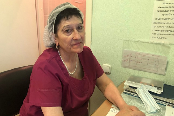 Коллектив БУ «Няганская городская поликлиника» провожает на заслуженный отдых двух медицинских сестер