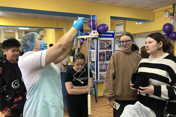 Медицинские работники Нягани выступили экспертами в профессиональных пробах «Люди в белых халатах» 